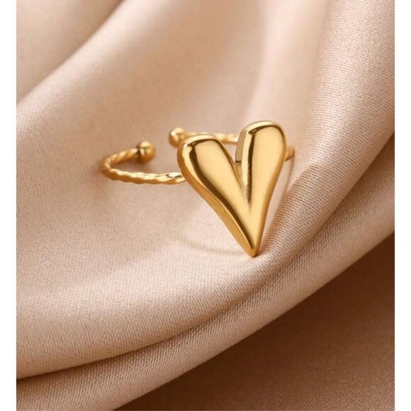 Heart Ring - Picture 1 of 3